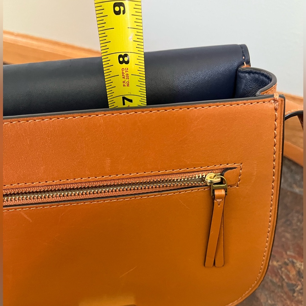 Tory Burch smooth leather crossbody minimalist saddle bag purse camello color - Picture 15 of 16